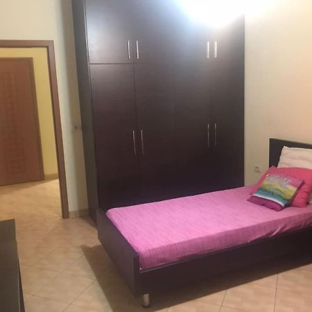 Lovely 2 Bedroom Apartment Tirana Esterno foto