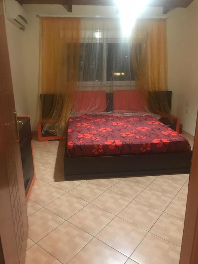 Lovely 2 Bedroom Apartment Tirana Esterno foto