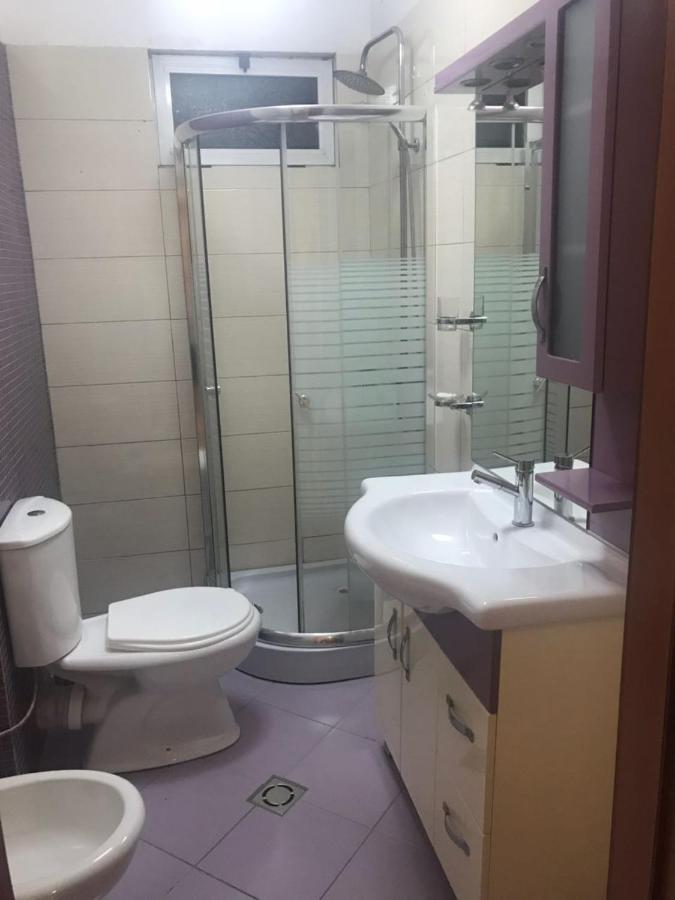 Lovely 2 Bedroom Apartment Tirana Esterno foto