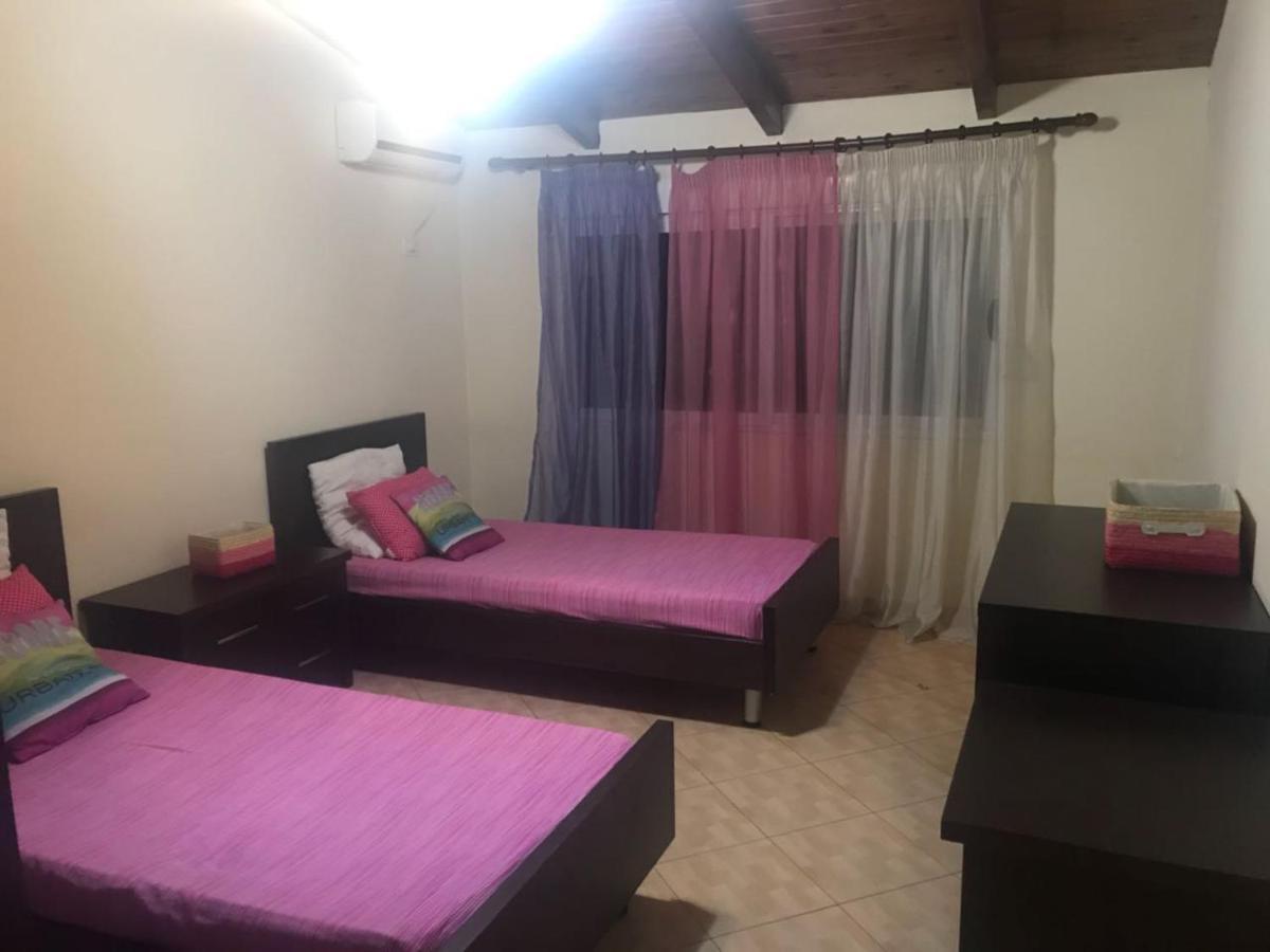Lovely 2 Bedroom Apartment Tirana Esterno foto