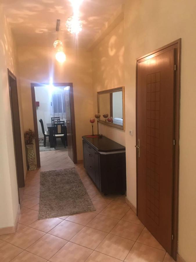 Lovely 2 Bedroom Apartment Tirana Esterno foto