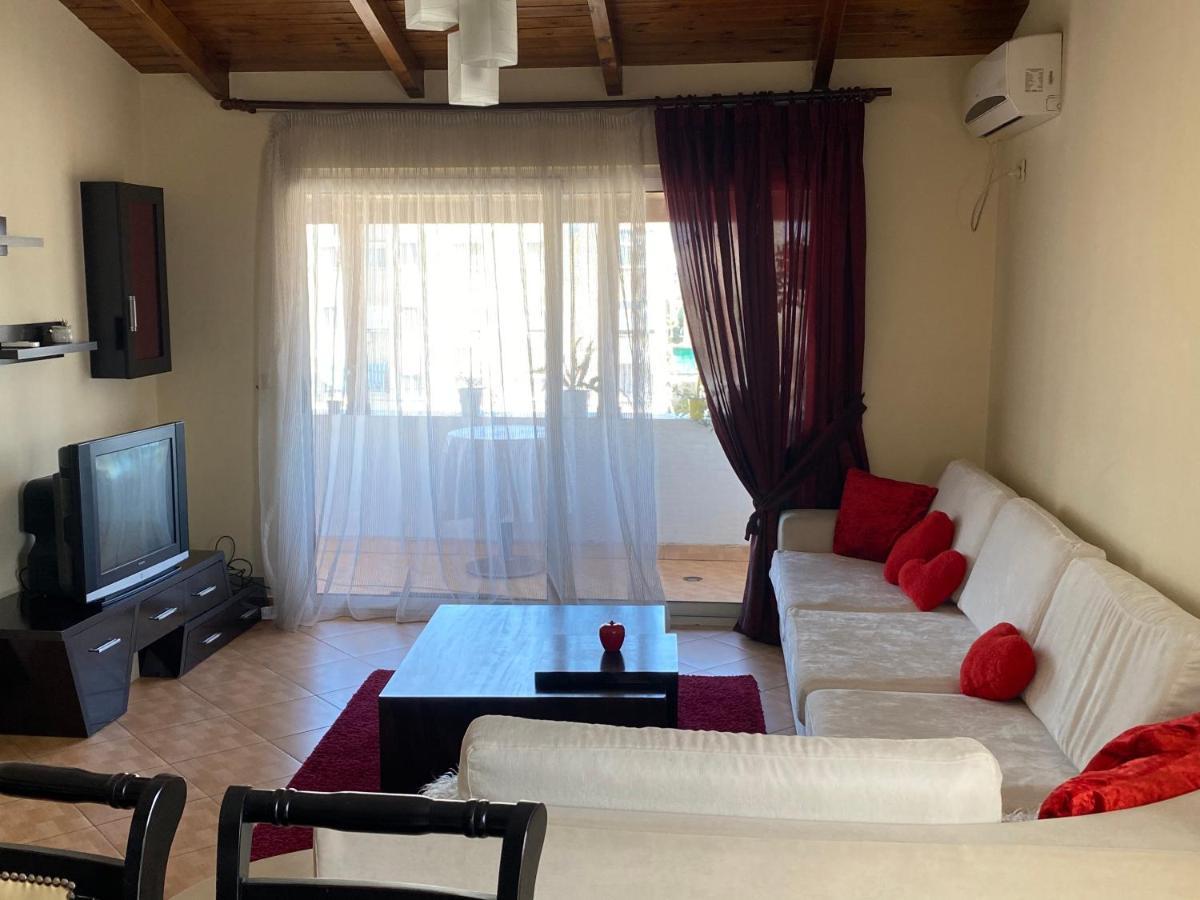Lovely 2 Bedroom Apartment Tirana Esterno foto